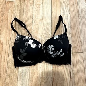 Brand new, never worn. Convertible push up bra size 34C.